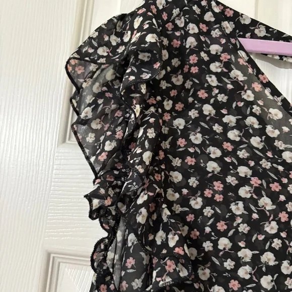 4 for $20 SALE! Black flowy sheer blouse with tie back Size L - Picture 3 of 4